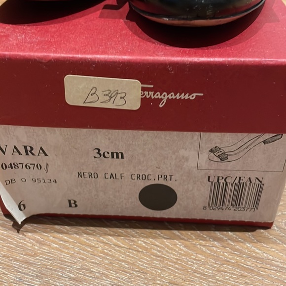 Pumps black embossed leather Ferragamo - Picture 6 of 6